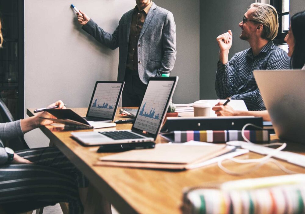 Studio Amich Consulting Engineers eroga servizi di Ingegneria, Consulenza e Formazione, prevalentemente a PMI (Piccole e Medie Iimprese), nonchè a Start-up e grandi aziende che operano in diversi mercati, dai servizi al manifatturiero fino alle aziende che operano per commesse.